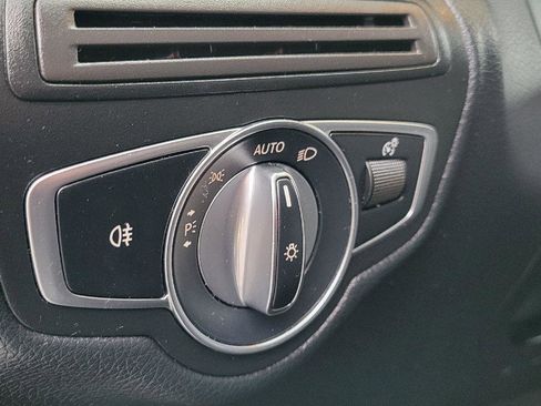 Used 2019 Mercedes-Benz GLC 300 w/ Premium Package image 12