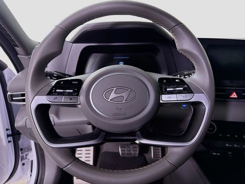 Used 2025 Hyundai Elantra Sport image 13