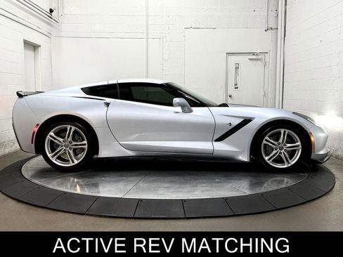Used 2017 Chevrolet Corvette Stingray Coupe w/ 1LT RWD image 10