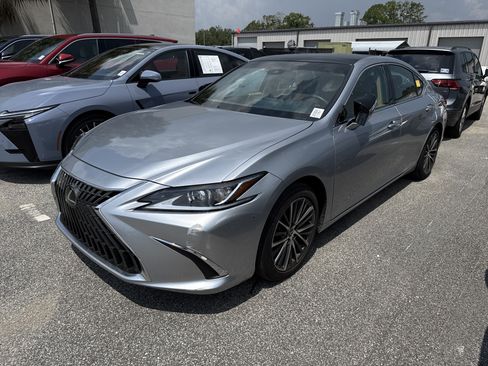 Used 2024 Lexus ES 350 w/ Premium Package FWD image 2