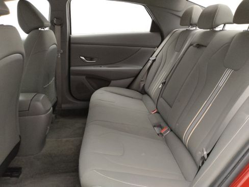 Used 2024 Hyundai Elantra SEL w/ Convenience Package FWD image 18