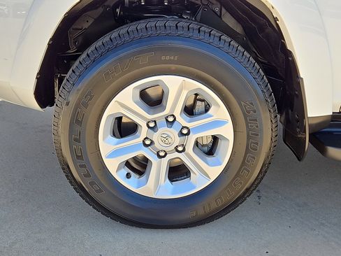 Used 2024 Toyota 4Runner SR5 Premium image 5