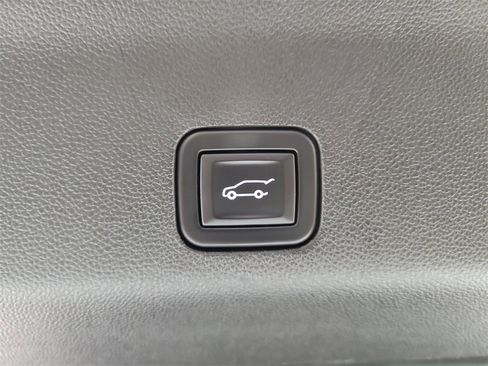 Used 2023 Chevrolet Suburban RST w/ Luxury Package image 8