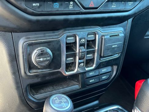 Used 2023 Jeep Wrangler Unlimited w/ Cold Weather Group AWD/4WD image 35
