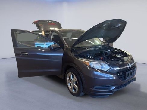 Used 2017 Honda HR-V LX image 8