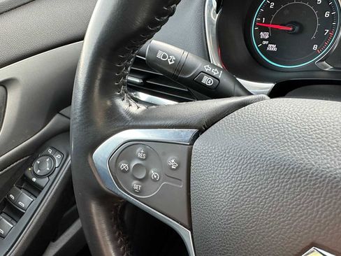 Used 2022 Chevrolet Traverse LT image 33