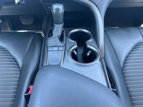 Used 2024 Toyota Camry SE image 11