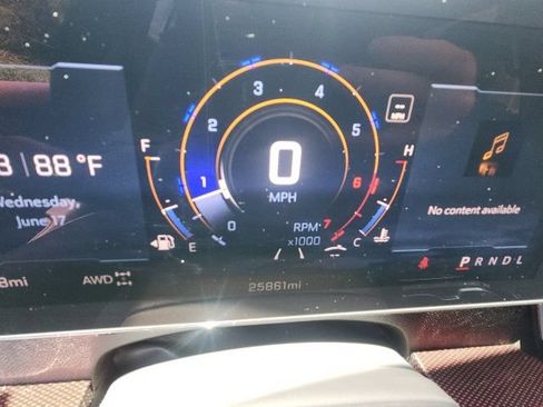Used 2025 Chevrolet Traverse Z71 w/ Enhanced Driving Package AWD/4WD image 11