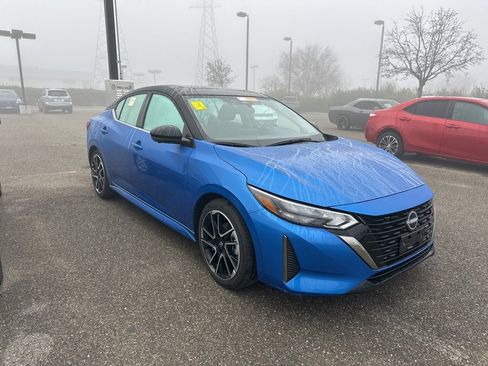 Used 2025 Nissan Sentra SR w/ SR Premium Package image 1