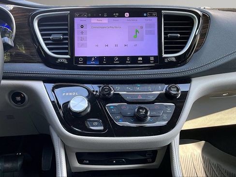 Used 2023 Chrysler Pacifica Limited w/ Uconnect Theater Family Group AWD/4WD image 10