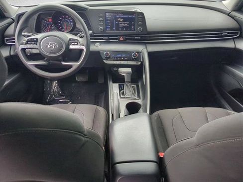 Used 2022 Hyundai Elantra SEL FWD image 14