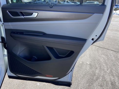 Used 2025 Volkswagen Atlas Peak Edition SE image 29