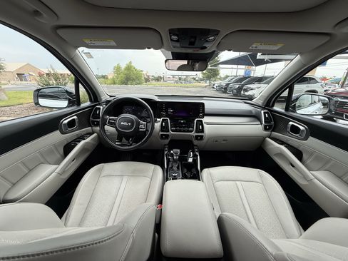 Used 2023 Kia Sorento SX AWD/4WD image 25