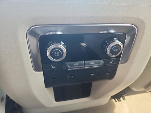 New 2026 GMC Yukon XL Denali w/ Denali Reserve Package AWD/4WD image 11