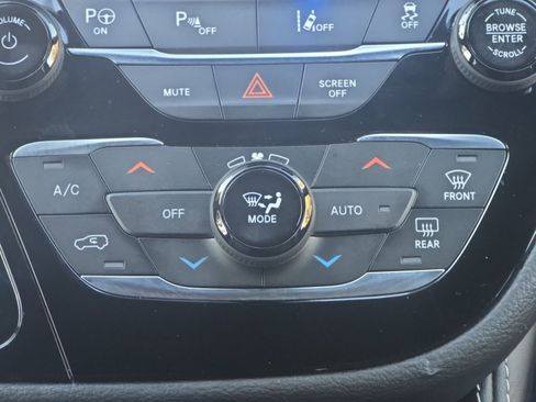 Certified 2022 Chrysler Pacifica Limited w/ Uconnect Theater Family Group image 15