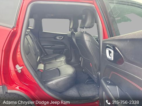 Used 2025 Jeep Compass Trailhawk AWD/4WD image 12