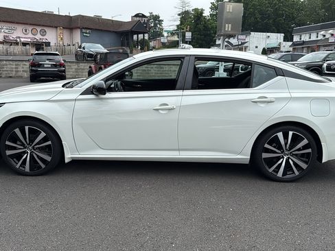 Certified 2021 Nissan Altima 2.5 SR w/ SR Premium Package image 4