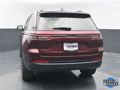 Used 2025 Jeep Grand Cherokee Limited w/ Luxury Tech Group II image 4