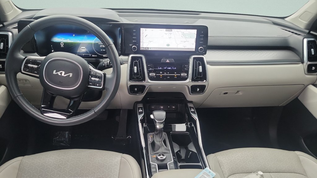 Used 2023 Kia Sorento SX AWD/4WD image 11