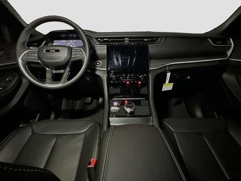 New 2025 Jeep Grand Cherokee Limited w/ Luxury Tech Group II AWD/4WD image 6
