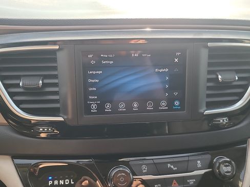 Used 2018 Chrysler Pacifica Touring Plus w/ Tire & Wheel Group FWD image 23