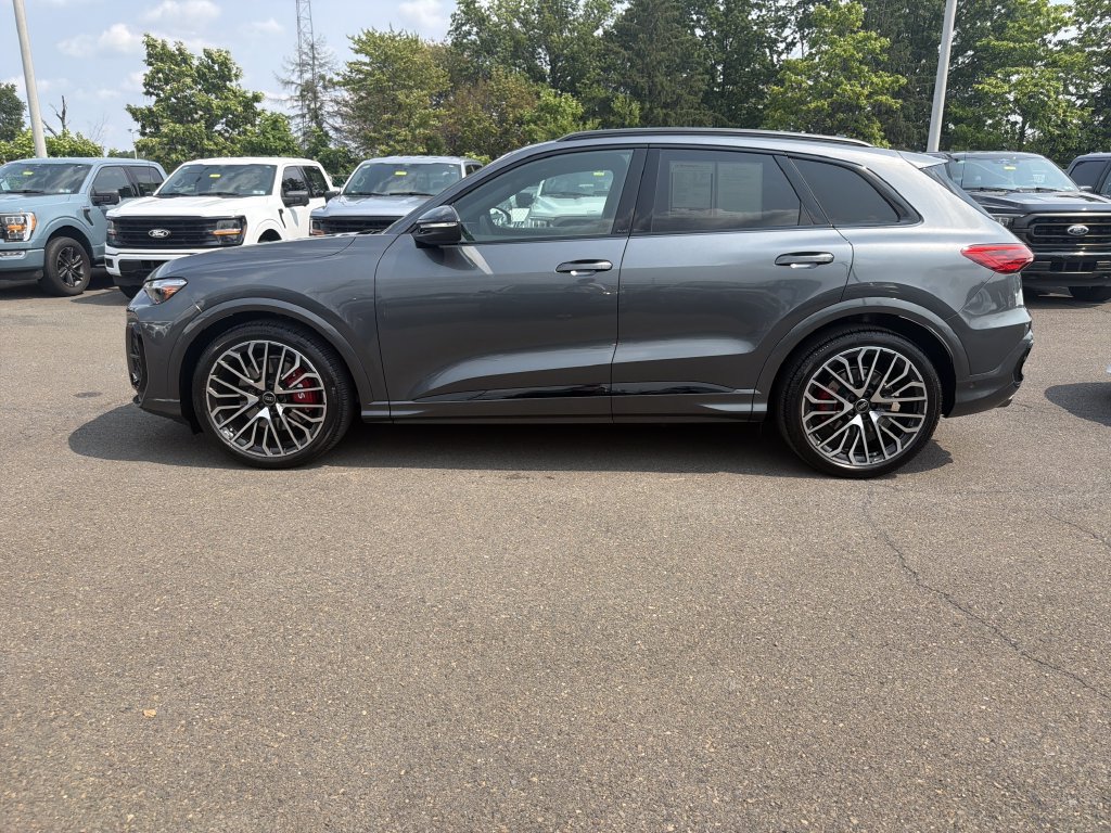 Used 2025 Audi SQ5 Premium Plus w/ Premium Plus Package AWD/4WD image 2