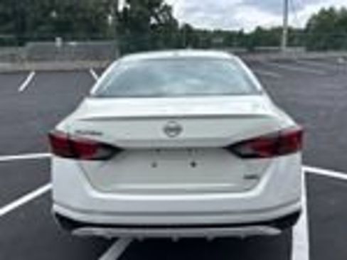 Used 2025 Nissan Altima 2.5 SV AWD/4WD image 3