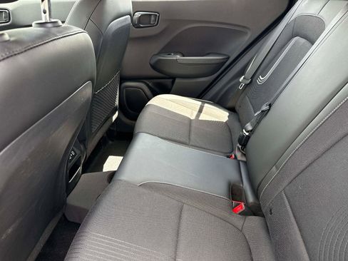 Used 2025 Hyundai Venue Limited FWD image 13