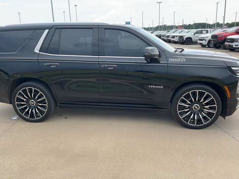 Used 2025 Chevrolet Tahoe High Country AWD/4WD image 2