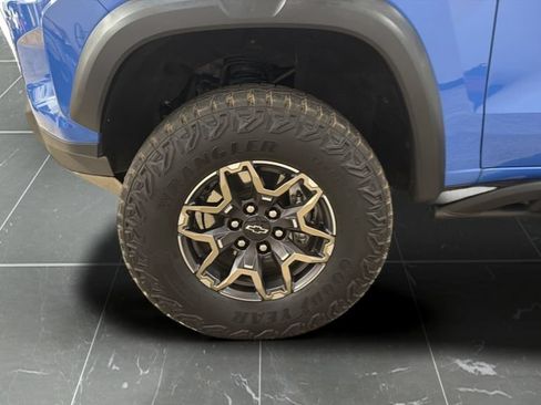 Used 2025 Chevrolet Colorado ZR2 w/ Technology Package AWD/4WD image 23