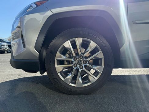 Used 2021 Toyota RAV4 XLE Premium image 33