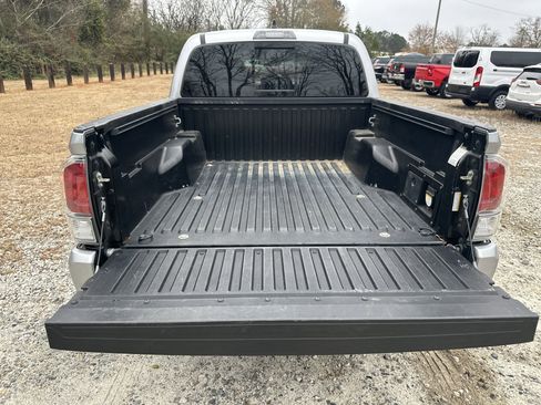 Used 2020 Toyota Tacoma TRD Sport image 18