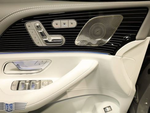 Used 2024 Mercedes-Benz Maybach GLS 600 4MATIC image 18