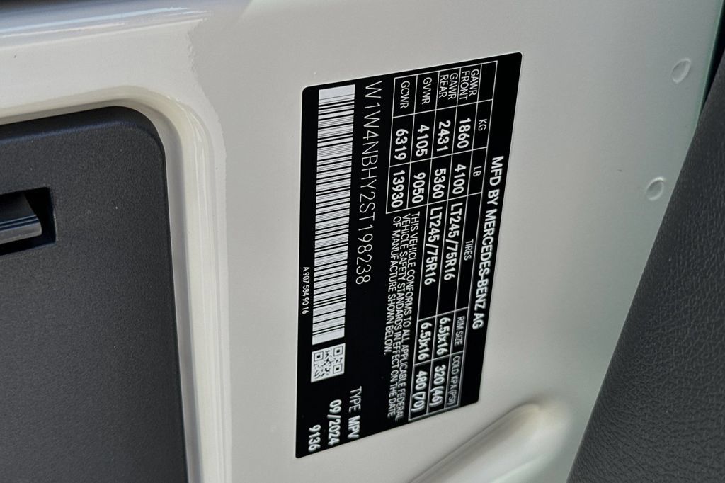 Used 2025 Mercedes-Benz Sprinter 2500 image 23