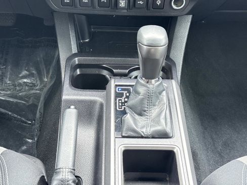 Used 2022 Toyota Tacoma TRD Off-Road image 6