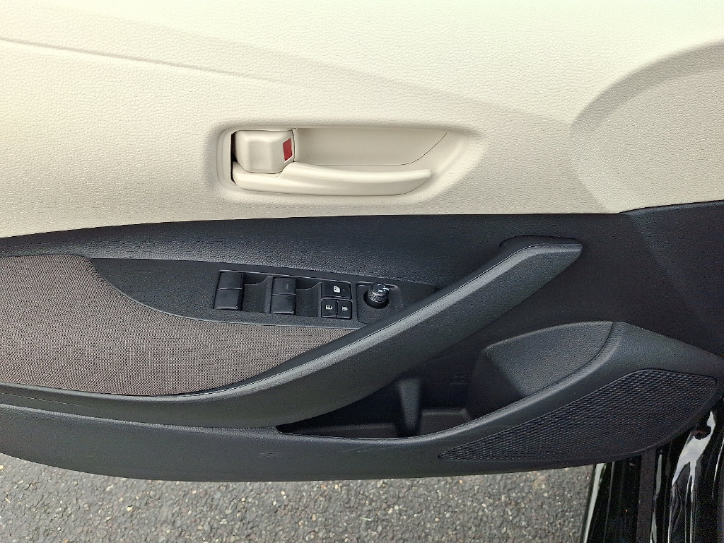 Used 2026 Toyota Corolla LE FWD image 13