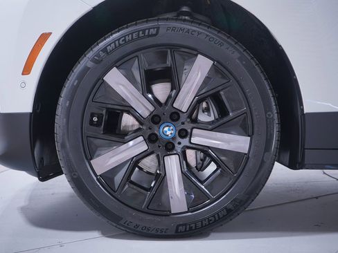 Used 2024 BMW iX xDrive50 image 2