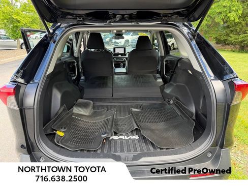 Used 2023 Toyota RAV4 LE AWD/4WD image 17