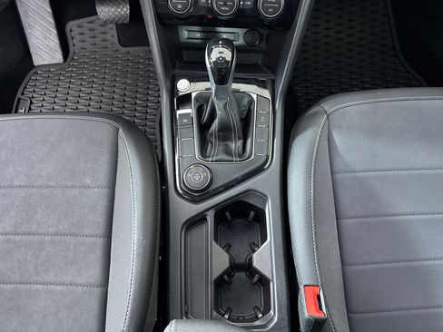 Used 2024 Volkswagen Taos SE w/ Panoramic Sunroof Package image 22