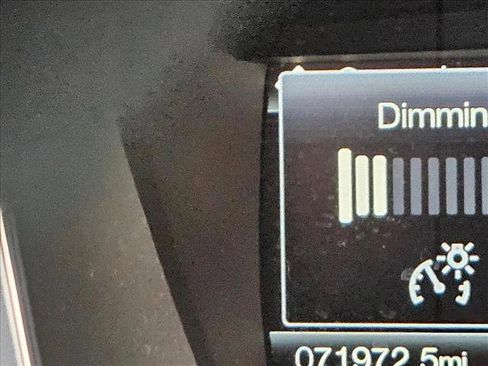 Used 2017 Ford Fusion SE w/ Fusion SE Technology Package image 14