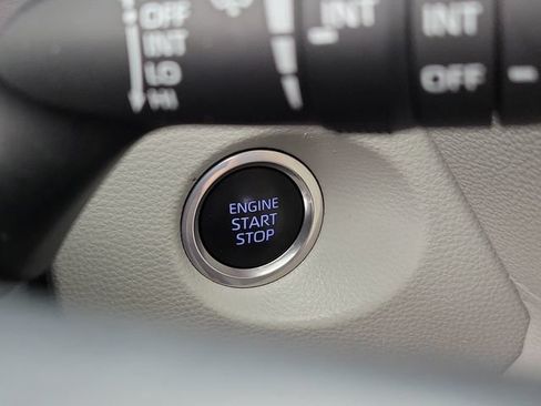 Used 2022 Toyota Corolla Cross LE FWD image 31