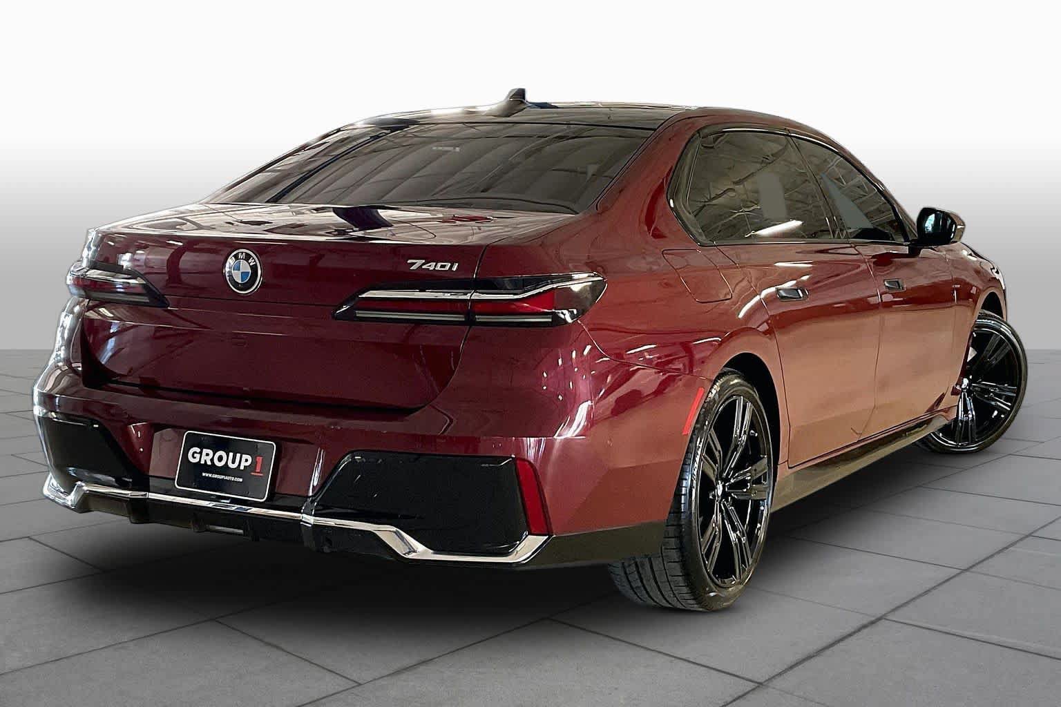 Used 2023 BMW 740i RWD image 12