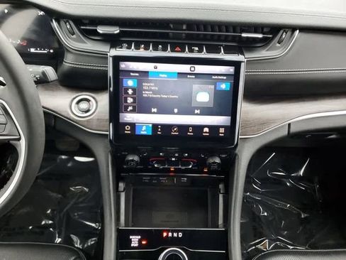 Used 2023 Jeep Grand Cherokee L Limited w/ Luxury Tech Group II image 20