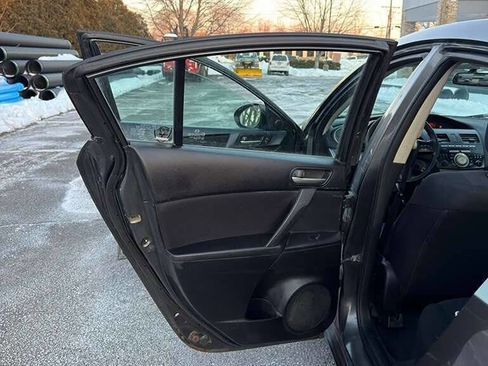 Used 2010 MAZDA MAZDA3 i Touring image 25