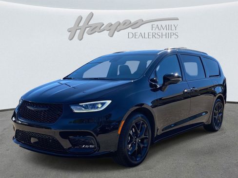 New 2026 Chrysler Pacifica Limited w/ S Appearance Package image 15