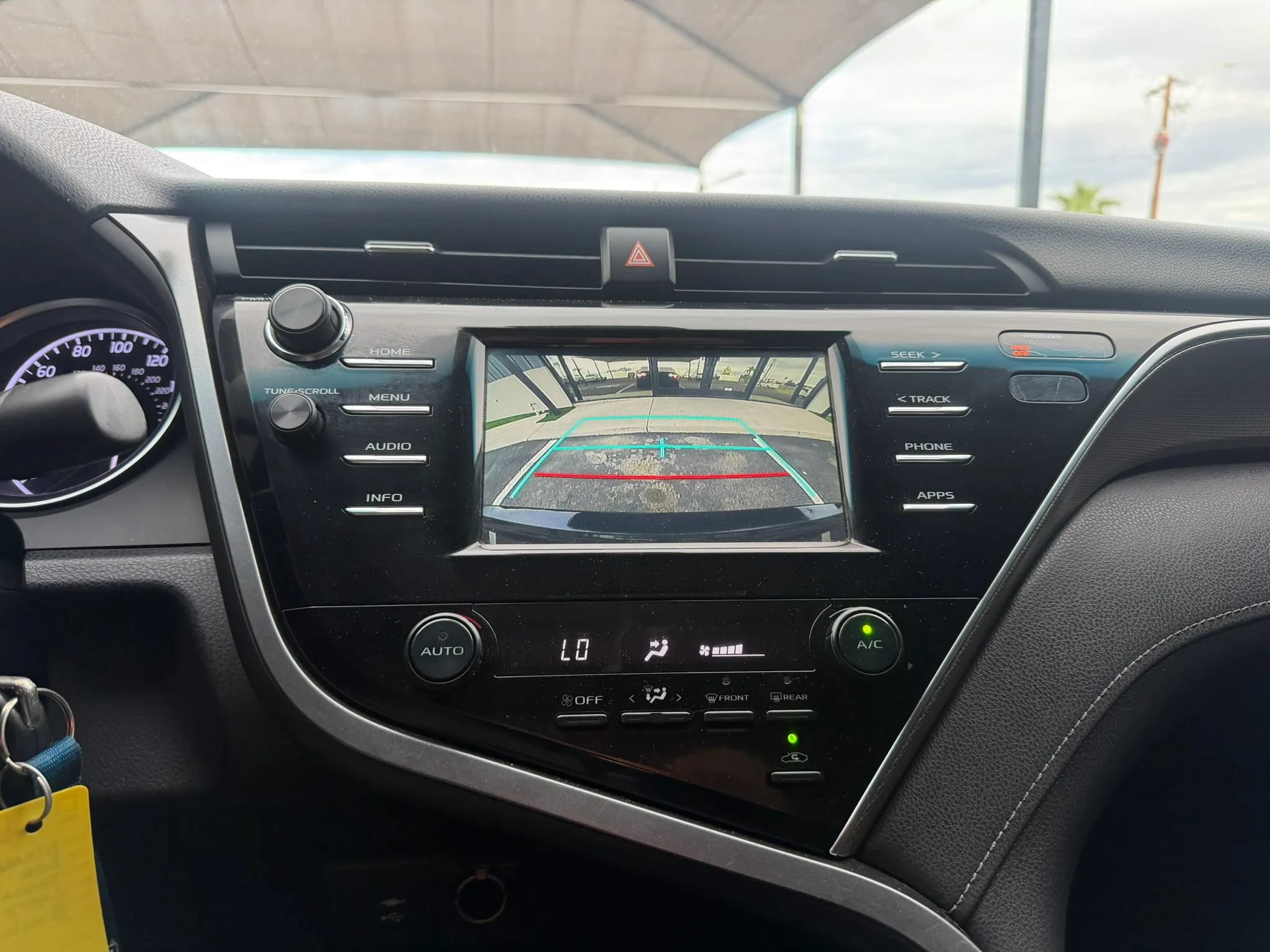 Used 2018 Toyota Camry SE FWD image 20