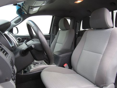 Used 2015 Toyota Tacoma PreRunner w/ SR5 Package image 12