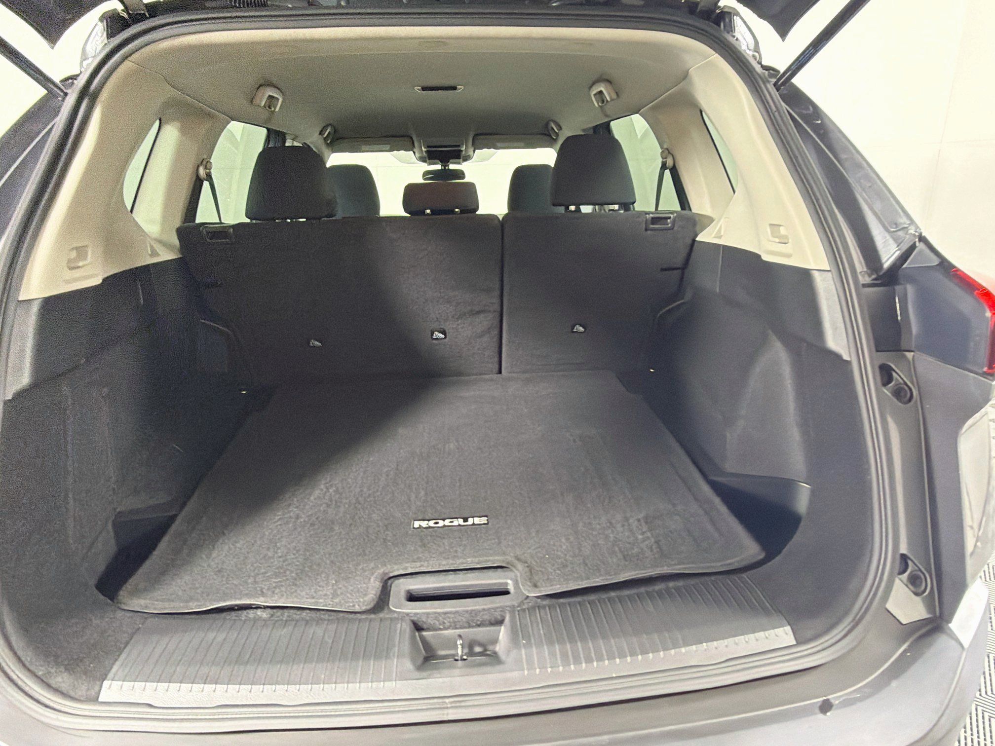 Used 2023 Nissan Rogue S FWD image 27