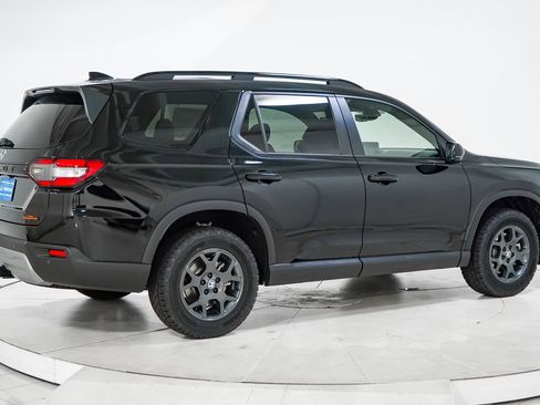 New 2025 Honda Pilot TrailSport image 13