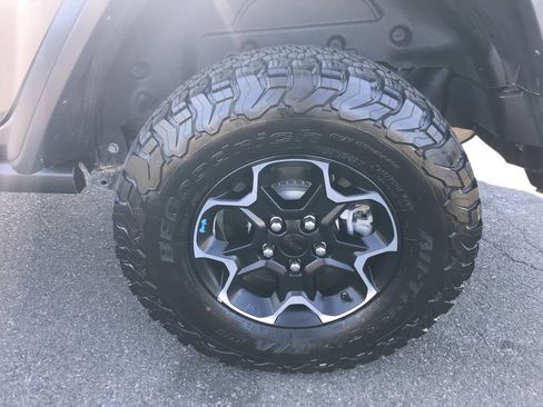 Used 2023 Jeep Wrangler Unlimited Rubicon 4xe w/ Cold Weather Group AWD/4WD image 32